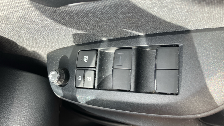 Toyota Yaris 1.5 Hybrid Design 5dr CVT Hybrid Hatchback